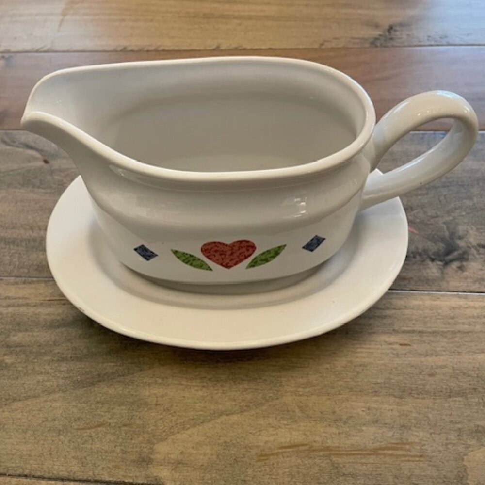 2 pc Corning  Lifestyle Heart Quilt Gravy Boat and Plate NWOT